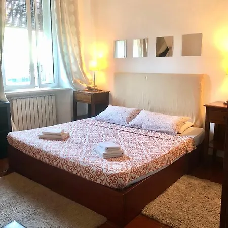H Ton 10 Con Terrazza Apartment *