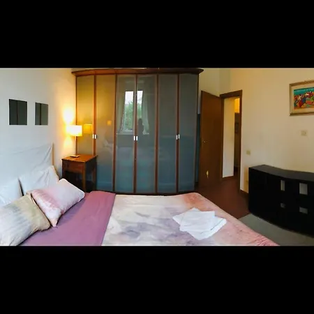 H Ton 10 Con Terrazza Apartment