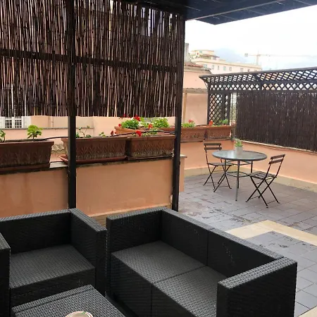 H Ton 10 Con Terrazza