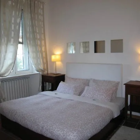 H Ton 10 Con Terrazza Apartment